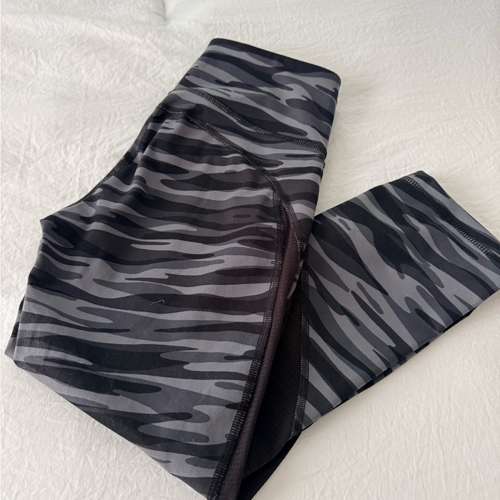Old Navy Gray & Black Camo Leggings
